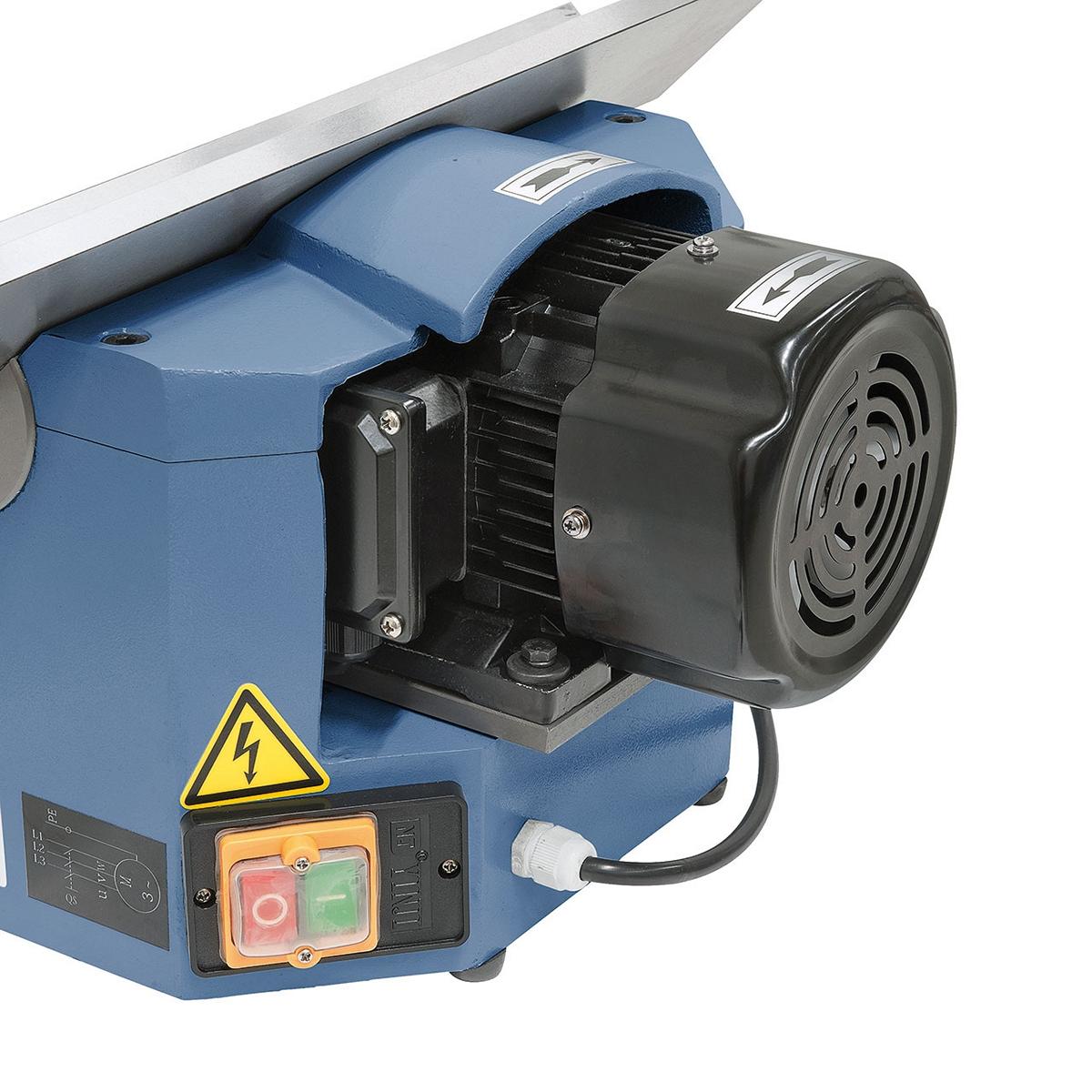 Leistungsstarker Antriebsmotor  (400 V) mit hohem Drehmoment.
