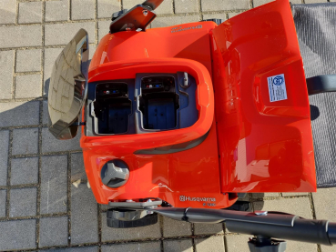 967922202 Husqvarna Akku-Vertikutierer S 138i inkl. Akku BLi20 + Ladegerät QC80