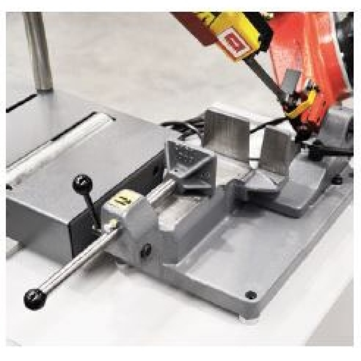 ELMAG BOMAR Metall-Bandsägemaschine