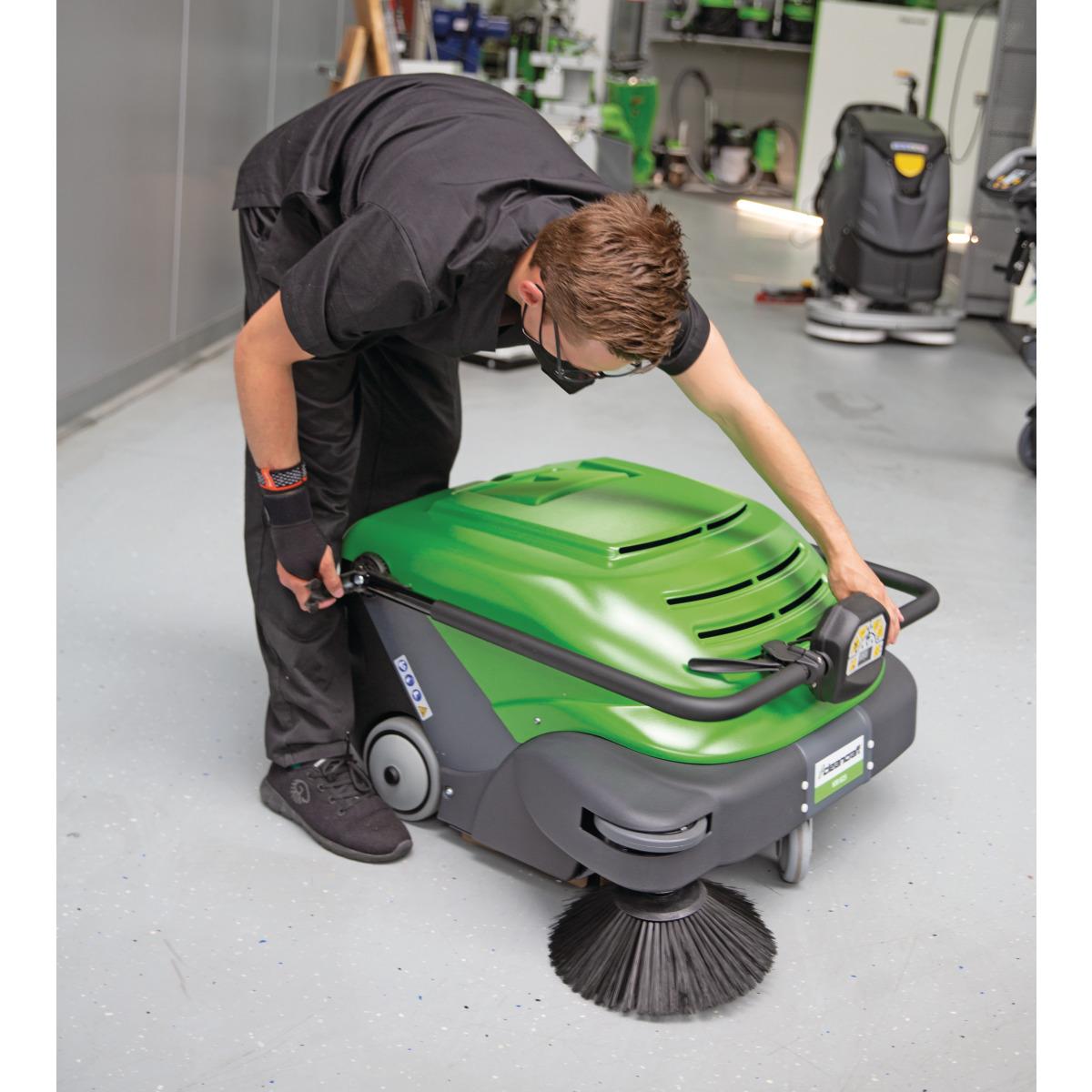 Cleancraft Handgeführte Kehrsaugmaschine KM 825