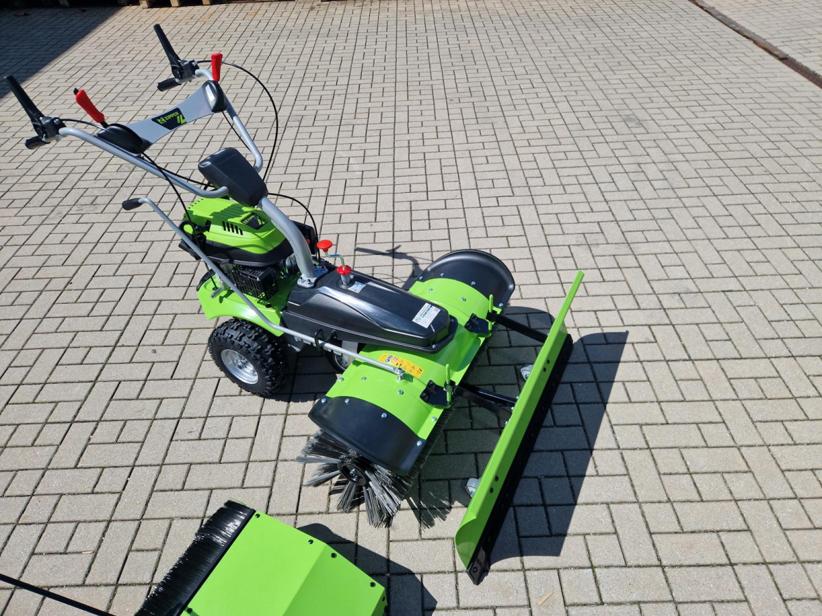 Zipper Maschinen Kehrmaschine ZI-KM1000 Kehrmaschine inkl. Staub- und Schneeschild